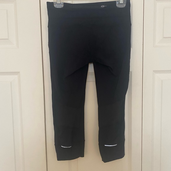 Athleta Black Running Leggings Tights 3/4 length XS Reflective - Picture 2 of 4
